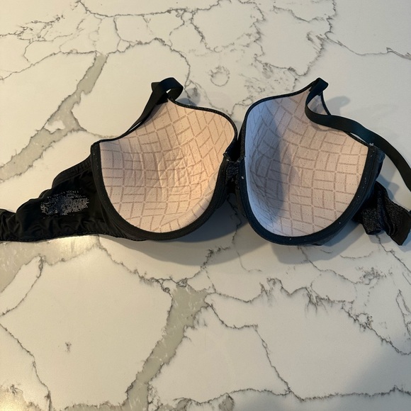 Victoria’s Secret push up bra - Picture 2 of 8